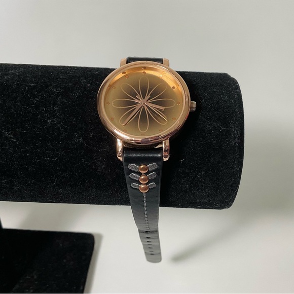 Assorted Jewelry Collection - Picture 4 of 9